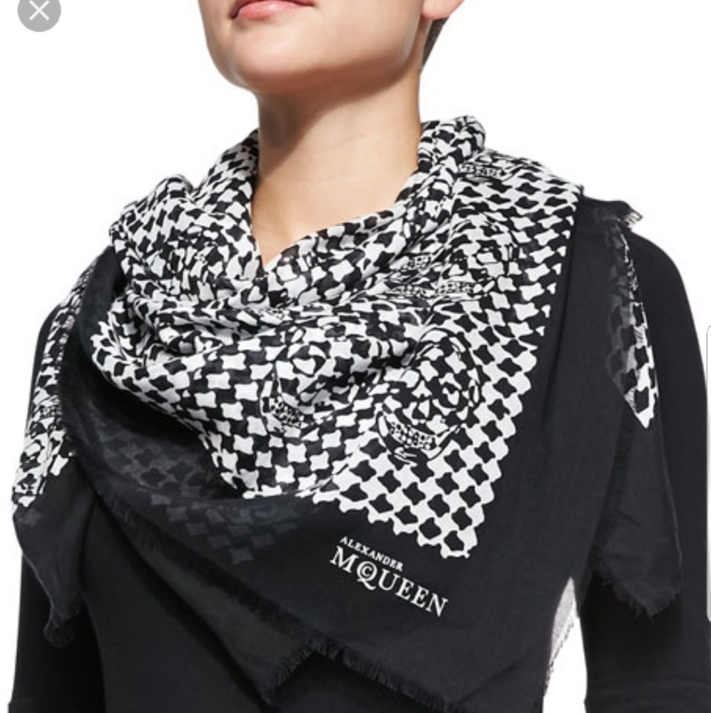 DETAILS

Dogtooth Skull-Print Modal-Silk Scarf